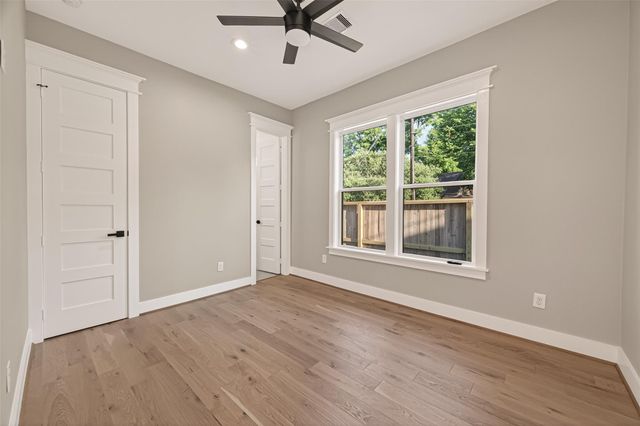 301 Vincent Street, Houston, TX 77009