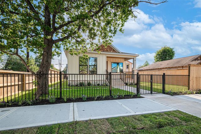 301 Vincent Street, Houston, TX 77009