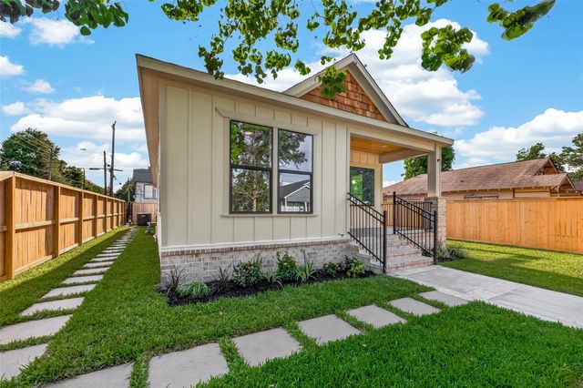 301 Vincent Street, Houston, TX 77009