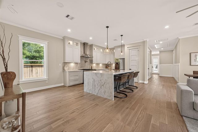301 Vincent Street, Houston, TX 77009