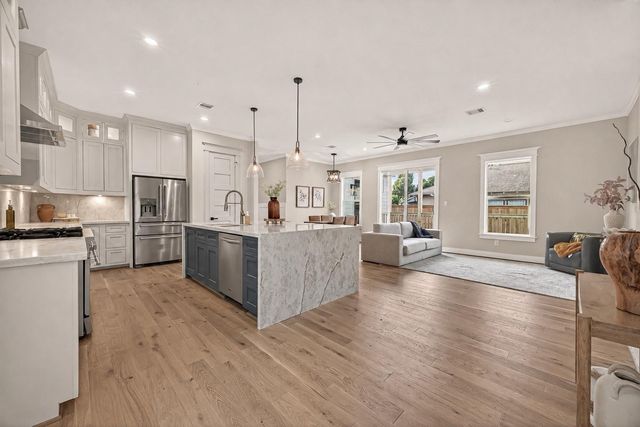 301 Vincent Street, Houston, TX 77009