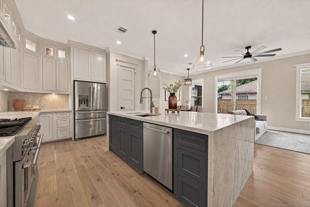301 Vincent Street, Houston, TX 77009