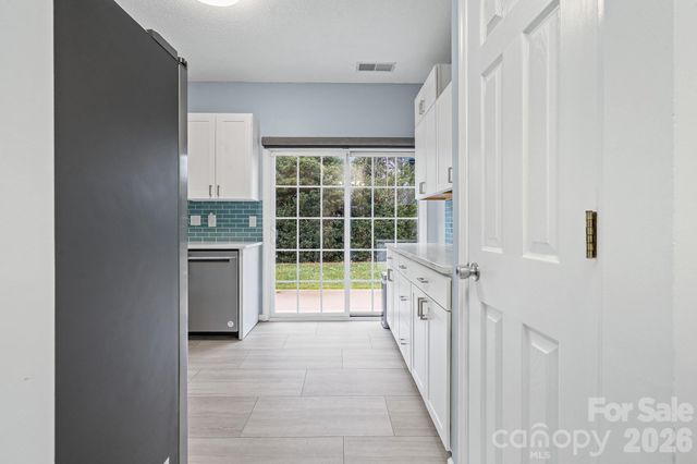 2737 Mill Valley Court, Matthews, NC 28105