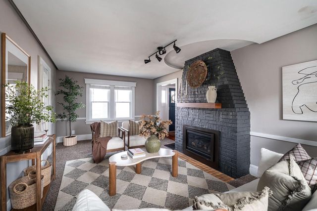 6723 W Wells STREET, Wauwatosa, WI 53213