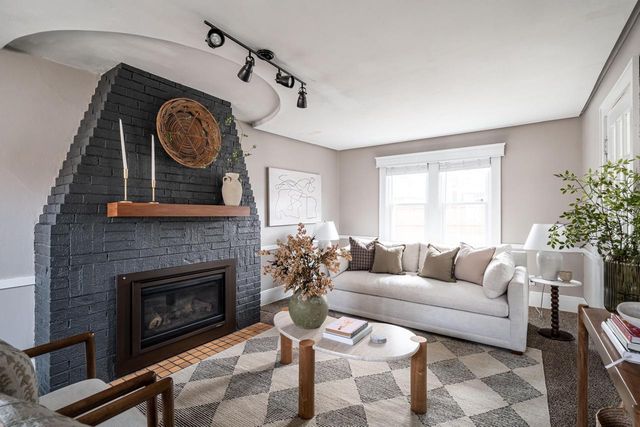 6723 W Wells STREET, Wauwatosa, WI 53213