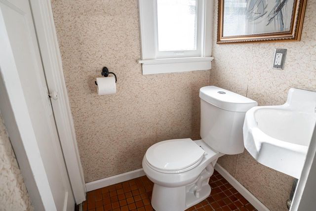 6723 W Wells STREET, Wauwatosa, WI 53213