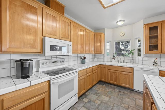 2857 Moonshine Ln, Loomis, CA 95650