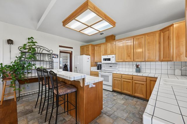 2857 Moonshine Ln, Loomis, CA 95650