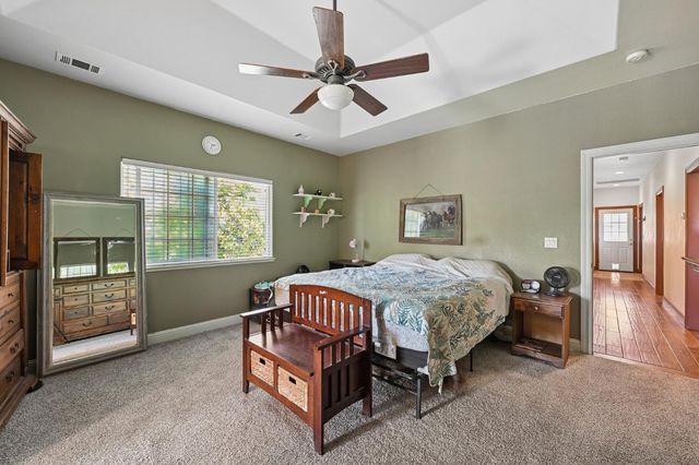 2857 Moonshine Ln, Loomis, CA 95650