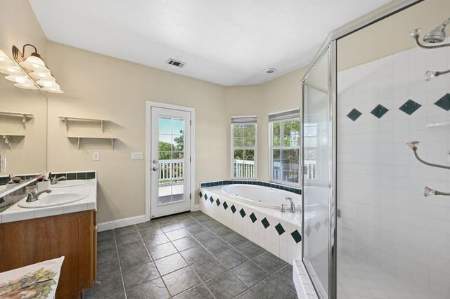 2857 Moonshine Ln, Loomis, CA 95650