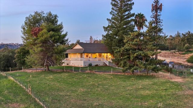 2857 Moonshine Ln, Loomis, CA 95650
