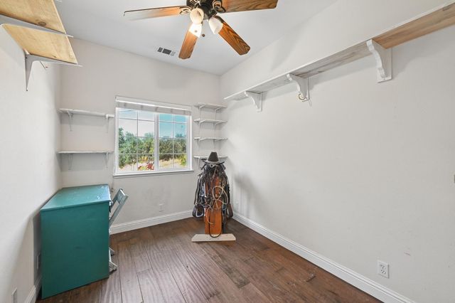 2857 Moonshine Ln, Loomis, CA 95650