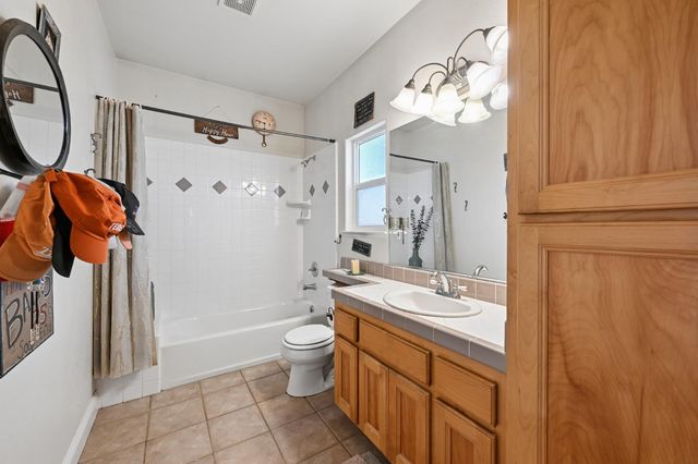 2857 Moonshine Ln, Loomis, CA 95650