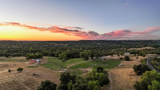 2857 Moonshine Ln, Loomis, CA 95650