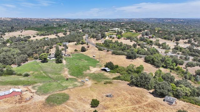2857 Moonshine Ln, Loomis, CA 95650