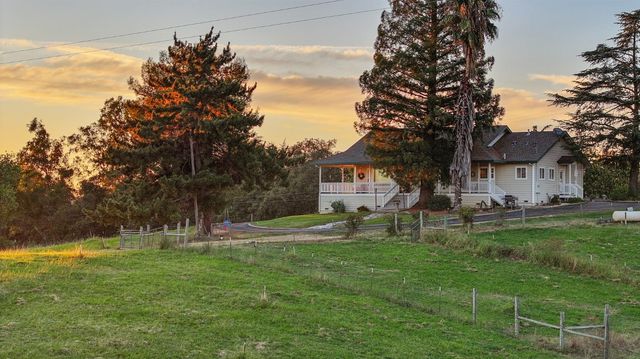 2857 Moonshine Ln, Loomis, CA 95650
