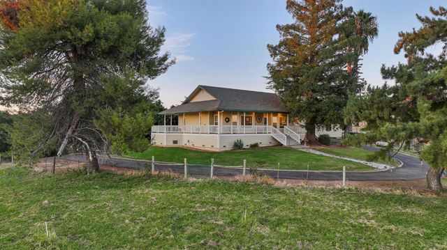 2857 Moonshine Ln, Loomis, CA 95650