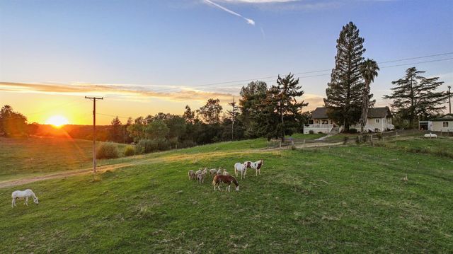 2857 Moonshine Ln, Loomis, CA 95650