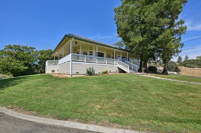 2857 Moonshine Ln, Loomis, CA 95650