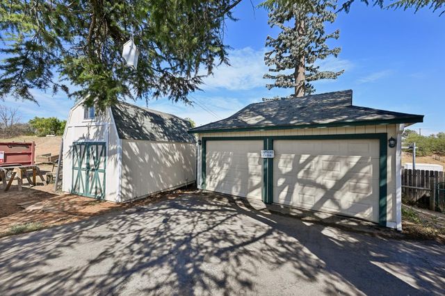 2857 Moonshine Ln, Loomis, CA 95650