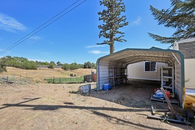 2857 Moonshine Ln, Loomis, CA 95650