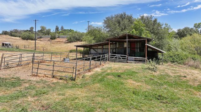 2857 Moonshine Ln, Loomis, CA 95650