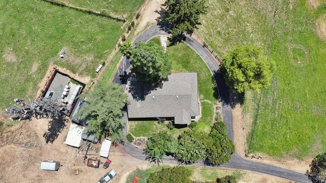 2857 Moonshine Ln, Loomis, CA 95650