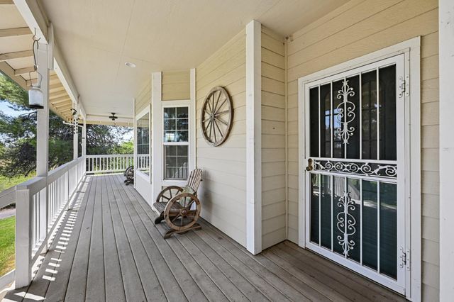 2857 Moonshine Ln, Loomis, CA 95650