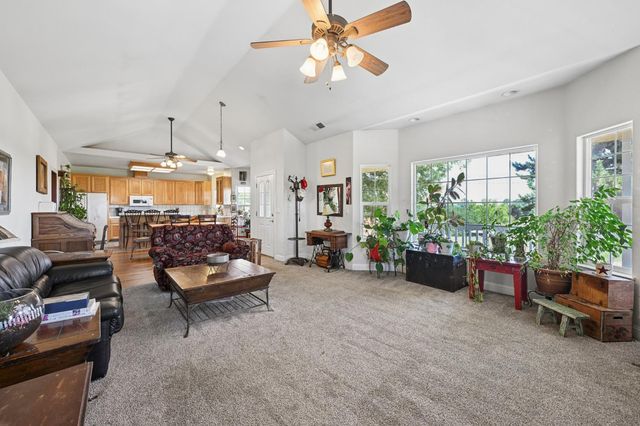 2857 Moonshine Ln, Loomis, CA 95650