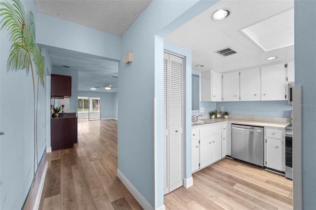 3351 STONEHAVEN COURT W C, Palm Harbor, FL 34684