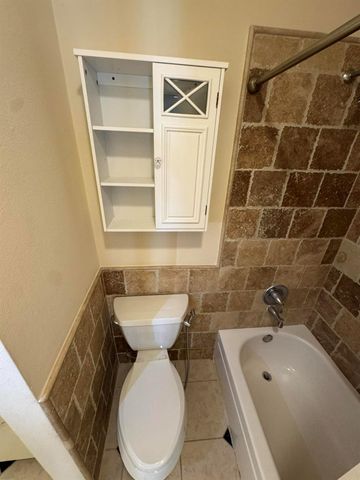 2001 Bering Drive 2D, Houston, TX 77057