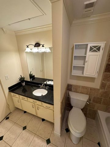 2001 Bering Drive 2D, Houston, TX 77057