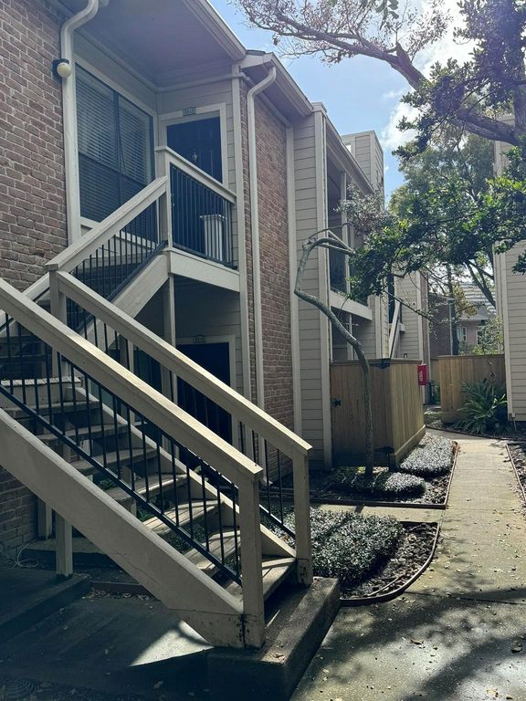 2001 Bering Drive 2D, Houston, TX 77057