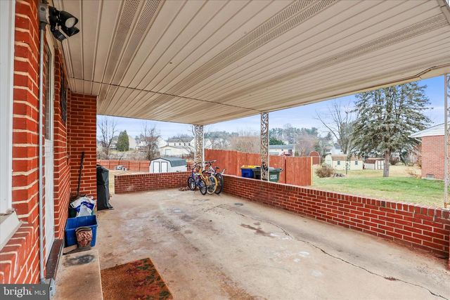 2300 WYNDHURST CT, York, PA 17408