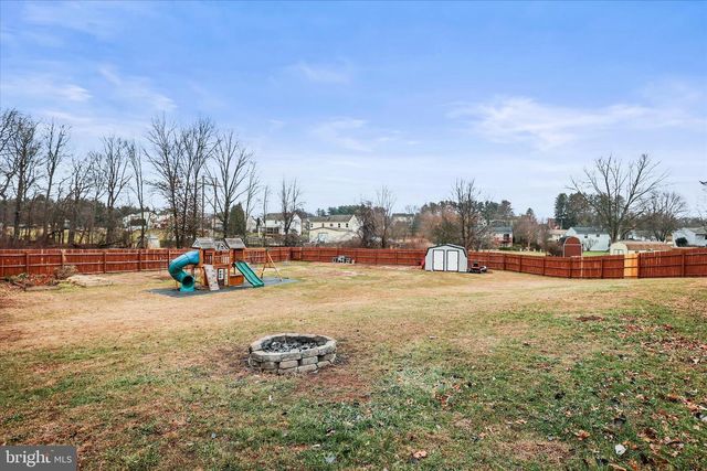 2300 WYNDHURST CT, York, PA 17408