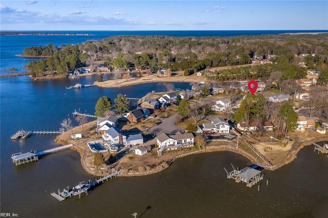 127 Freemoor DR, Poquoson, VA 23662