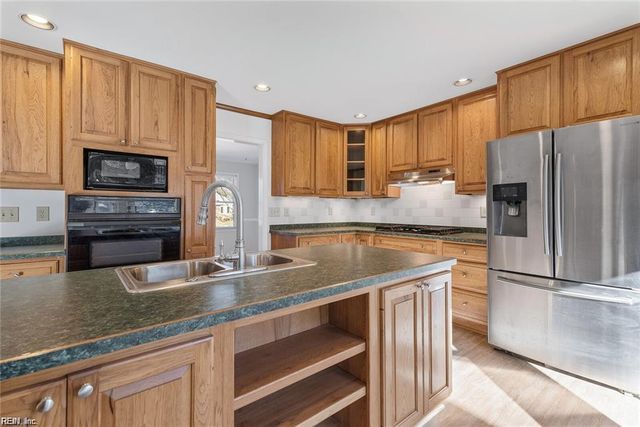 127 Freemoor DR, Poquoson, VA 23662
