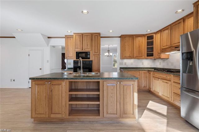 127 Freemoor DR, Poquoson, VA 23662