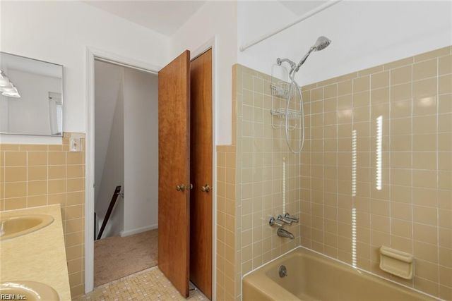 127 Freemoor DR, Poquoson, VA 23662