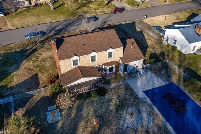 127 Freemoor DR, Poquoson, VA 23662