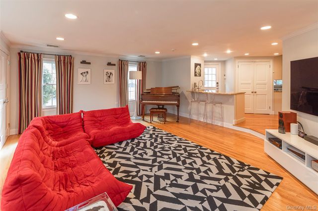 52 Woodland Avenue, Bronxville, NY 10708