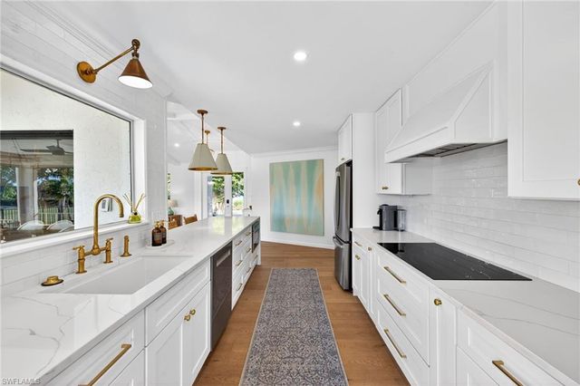 1304 Par View DR, Sanibel, FL 33957