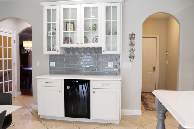 6800 N STONECREST Court, Peoria, IL 61615