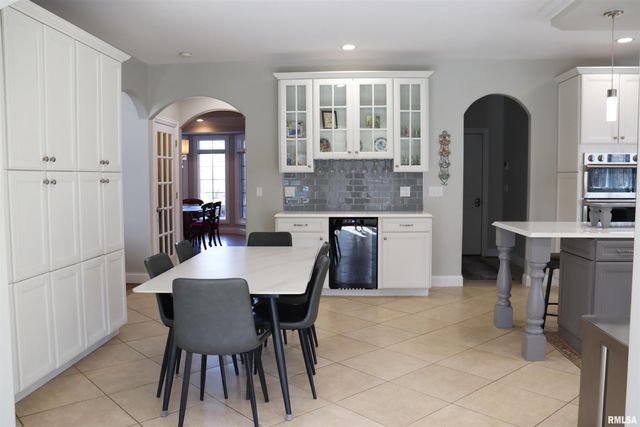 6800 N STONECREST Court, Peoria, IL 61615