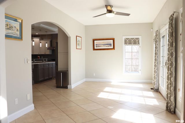 6800 N STONECREST Court, Peoria, IL 61615