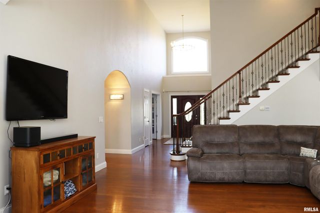 6800 N STONECREST Court, Peoria, IL 61615