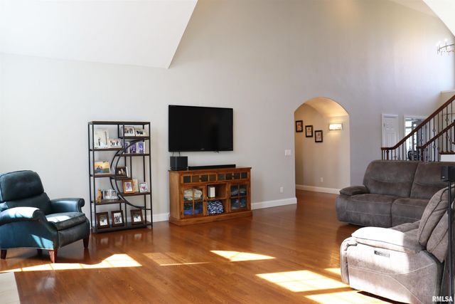 6800 N STONECREST Court, Peoria, IL 61615