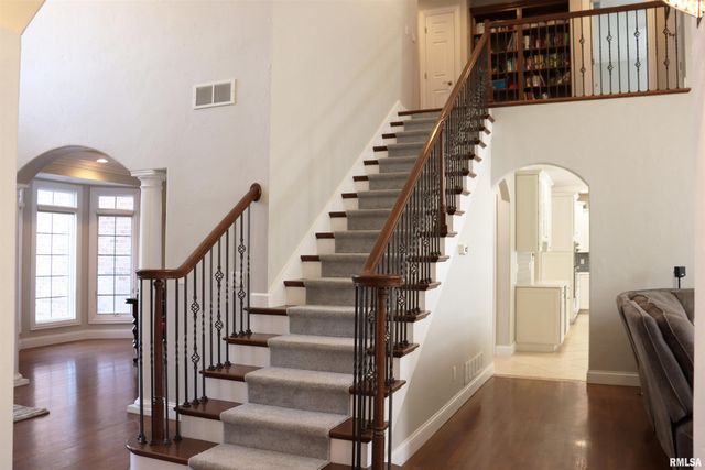 6800 N STONECREST Court, Peoria, IL 61615