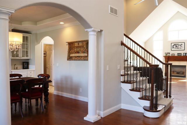 6800 N STONECREST Court, Peoria, IL 61615