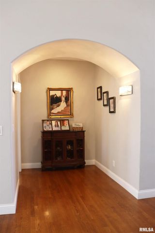 6800 N STONECREST Court, Peoria, IL 61615